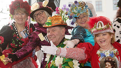 Feburar 2015: Die Marktfrauen am Viktualienmarkt mit Münchens Oberbürgermeister Dieter Reiter (SPD).
