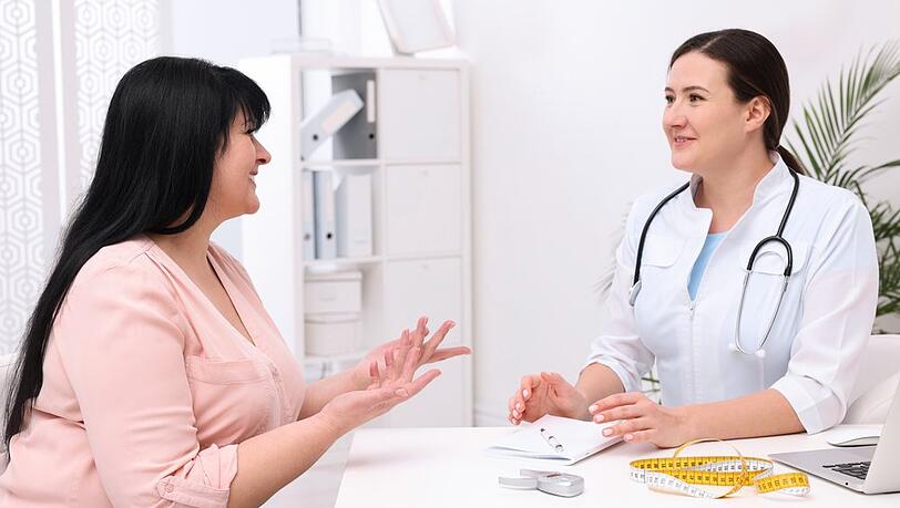 Ärztliche Unterstützung kann helfen, Bauchfett und Gewicht zu reduzieren. Ärztliche Unterstützung kann helfen, Bauchfett und Gewicht zu reduzieren.