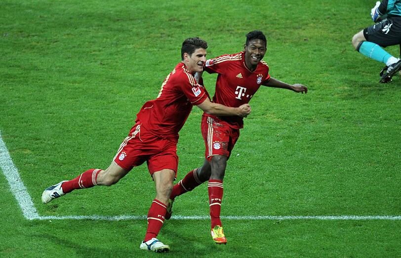 MARIO GOMEZ NOTE 2
Er macht, was er machen muss. Er steht, wo er stehen muss. Ein lockerer Einschieber zum 1:0 (48.), sein 16. Saisontreffer. Was für eine Quote: 16 Spiele (eins fehlte er), 16 Tore.