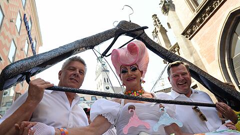 OB Reiter und zweiter Bürgermeister Schmid beim Christopher Street Day.