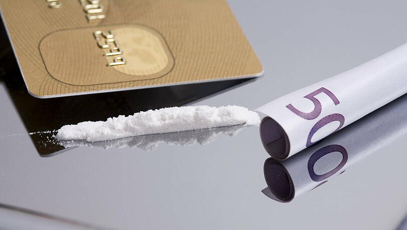 Drei Personen stehen vor Gericht - sie sollen Koks und Marihuana transportiert und vertickt haben (Symbolbild.