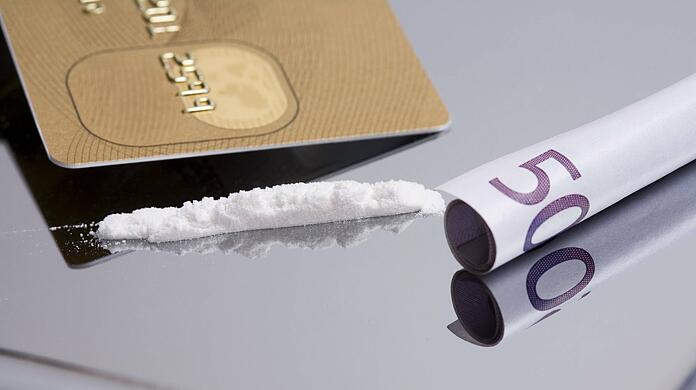 Drei Personen stehen vor Gericht - sie sollen Koks und Marihuana transportiert und vertickt haben (Symbolbild.