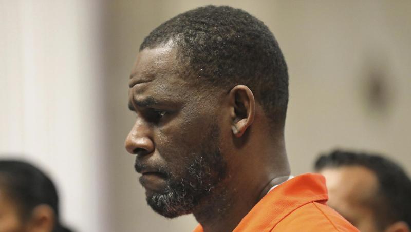 US-Sänger R. Kelly erscheint während einer Anhörung im Leighton Criminal Courthouse (Archivbild).