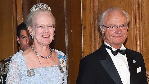 Königin Margrethe II. und König Carl XVI. Gustaf bei einem Staatsbankett in Schweden.