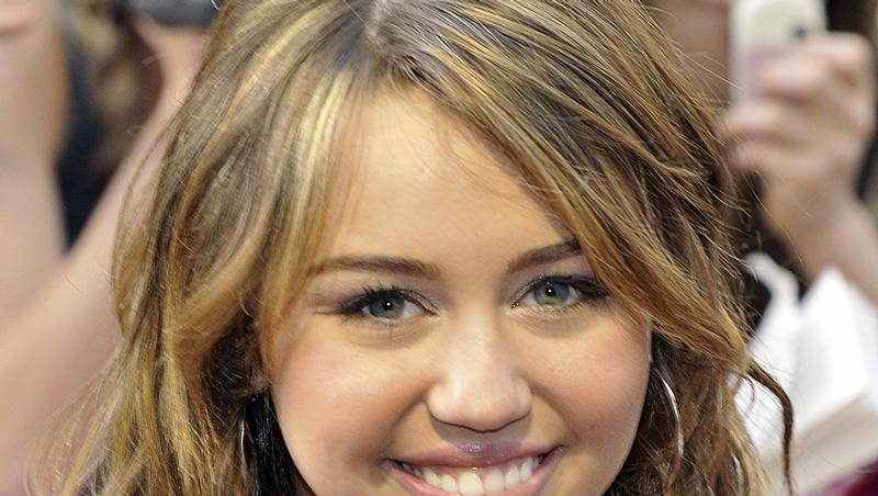 "Hannah Montana"-Star Miley Cyrus hat sich in Modesign probiert und ein T-Shirt entworfen. "Hannah Montana"-Star Miley Cyrus hat sich in Modesign probiert und ein T-Shirt entworfen.