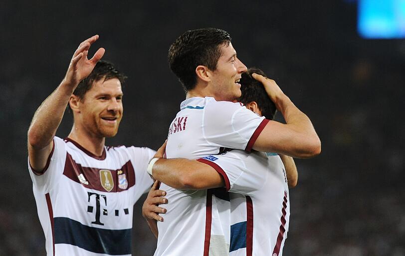 XABI ALONSO NOTE 1
Der Libero vor der Abwehr. Bei Pässen und der Struktur des Spiels ist dieser Spanier päpstlicher als der Papst. Und Totti? Wer war Totti gleich nochmal?