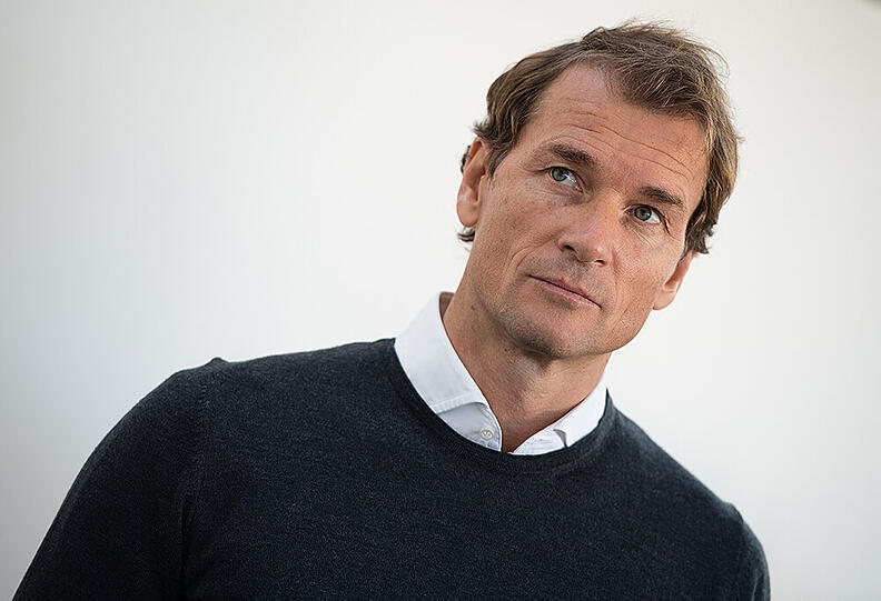 Jens Lehmann kurz vor Prozessbeginn mit seinen Anwälten Stephan Tschaidse und Eva Wietersheim.
