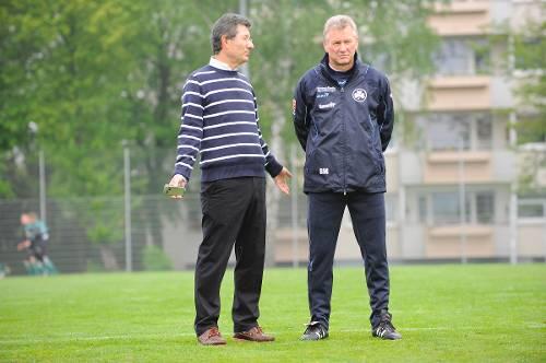 Haben sie sich wirklich noch was zu sagen? Fürths Präsident Helmut Hack (links) und Trainer Benno Möhlmann