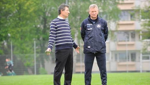 Haben sie sich wirklich noch was zu sagen? Fürths Präsident Helmut Hack (links) und Trainer Benno Möhlmann Haben sie sich wirklich noch was zu sagen? Fürths Präsident Helmut Hack (links) und Trainer Benno Möhlmann