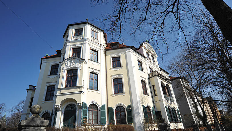 Der Weg von Robert Oertel führt über den Bavariaring in die Innenstadt. In dem Viertel stehen prächtige Villen, es gibt noch viele alte Bäume. Der Weg von Robert Oertel führt über den Bavariaring in die Innenstadt. In dem Viertel stehen prächtige Villen, es gibt noch viele alte Bäume.