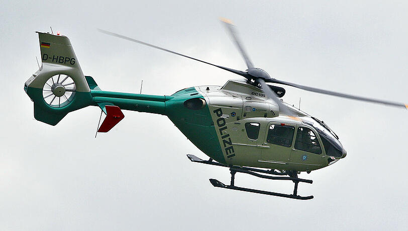 Auch ein Hubschrauber suchte das Gebiet nach dem Rentner ab. Auch ein Hubschrauber suchte das Gebiet nach dem Rentner ab.