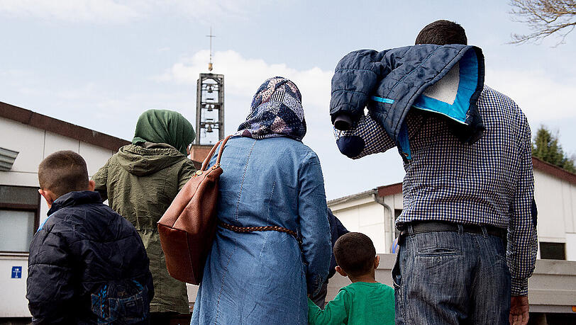 Syrische Flüchtlinge kommen in das Grenzdurchgangslager Friedland im Landkreis Göttingen. Syrische Flüchtlinge kommen in das Grenzdurchgangslager Friedland im Landkreis Göttingen.
