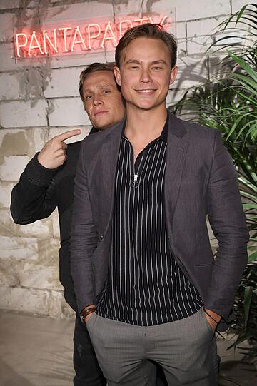 Matthias Schweighöfer mit Dennis Mojen