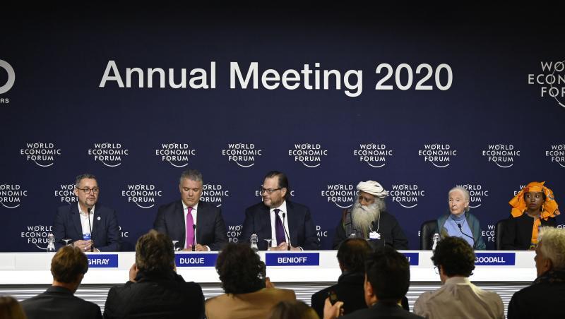 Salesforce-Chef Marc Benioff (dritter von links) auf dem Weltwirtschaftsforum in Davos.