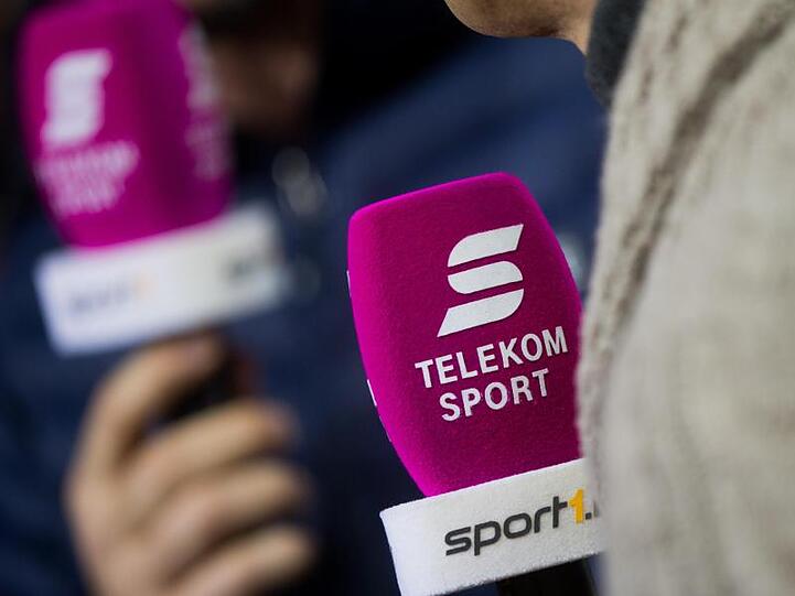 Moderatoren von "Telekom Sport" bei einer Übertragung in Zusammenarbeit mit Sport1. Foto: Rolf Vennenbernd/dpa/Archivbild