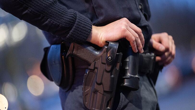 Mann nach Schuss tot - Verhalten von Polizisten wird geprüft