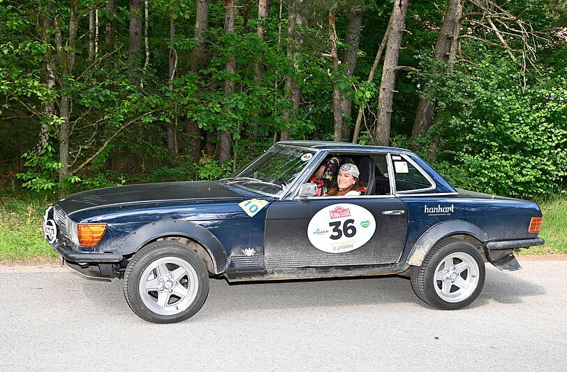 Christine Neubauer liebt ihr Rallye-Auto von Mercedes Benz
