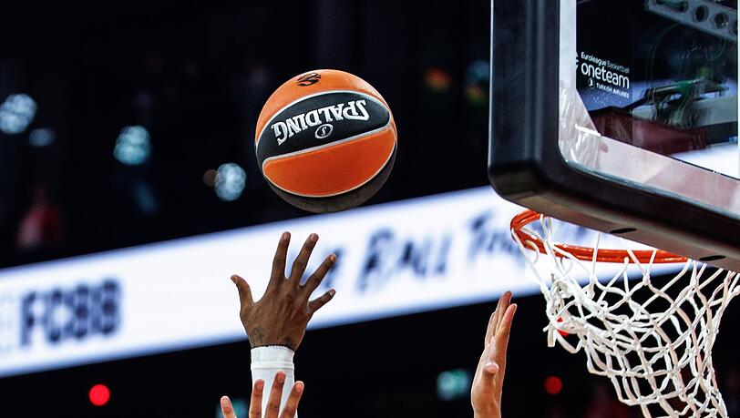 Hier noch Gegenspieler: Xaver Rathan-Mayes (links) wechselt zum FC Bayern. Hier noch Gegenspieler: Xaver Rathan-Mayes (links) wechselt zum FC Bayern.