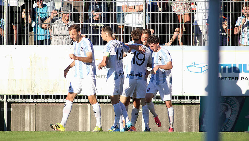 Traf zum 1:0 für den TSV 1860: Florian Niederlechner. Traf zum 1:0 für den TSV 1860: Florian Niederlechner.