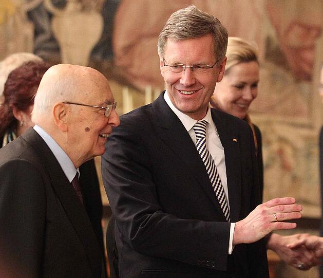 &bdquo;Wir tragen unseren Teil dazu bei, um die Krise der Euro-Zone zu
überwinden&ldquo;, erklärte Napolitano.