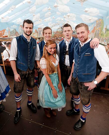 Der EHC feierte am Sonntag auf der Wiesn mit dem Wiesn-Playmate!