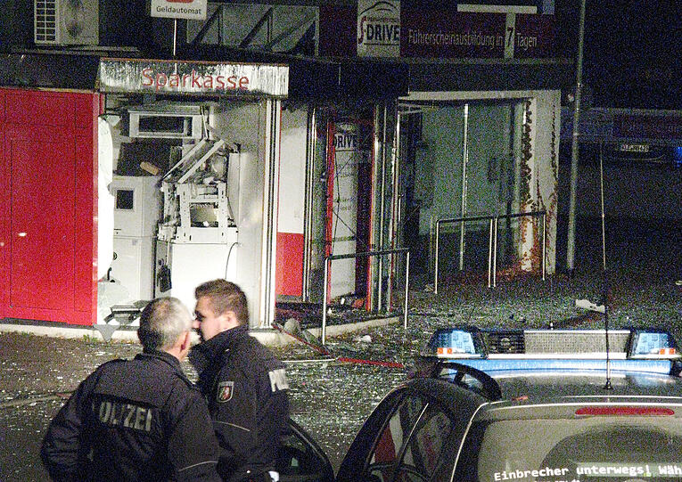 Banden aus den Niederlanden fahren offenbar regelmäßig nach Nordrhein-Westfalen zum Geldautomaten-Sprengen.