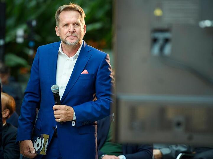 Bernd Schuster steht im Auswärtigen Amt bei einer Preisverleihung. Foto: Gregor Fischer/dpa/Archivbild