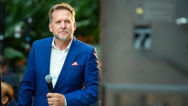 Bernd Schuster steht im Auswärtigen Amt bei einer Preisverleihung. Foto: Gregor Fischer/dpa/Archivbild Bernd Schuster steht im Auswärtigen Amt bei einer Preisverleihung. Foto: Gregor Fischer/dpa/Archivbild