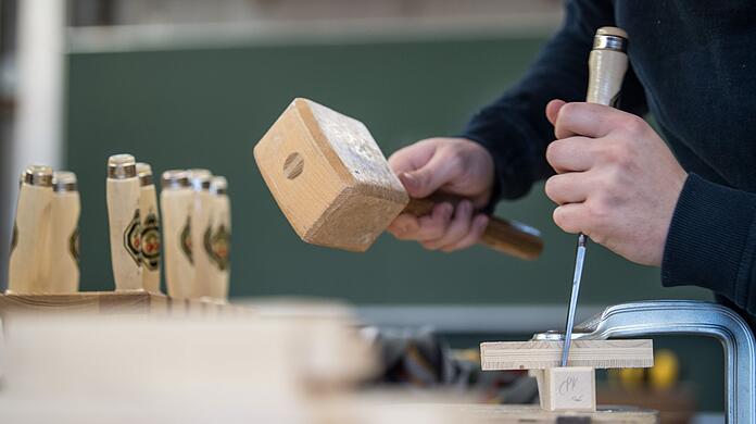 Dringend gesucht: Handwerkerinnen und Handwerker.