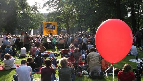 Bei gutem Wetter herrscht Rasenstau: Der Erlanger Schlosspark während des Poetenfests. Bei gutem Wetter herrscht Rasenstau: Der Erlanger Schlosspark während des Poetenfests.