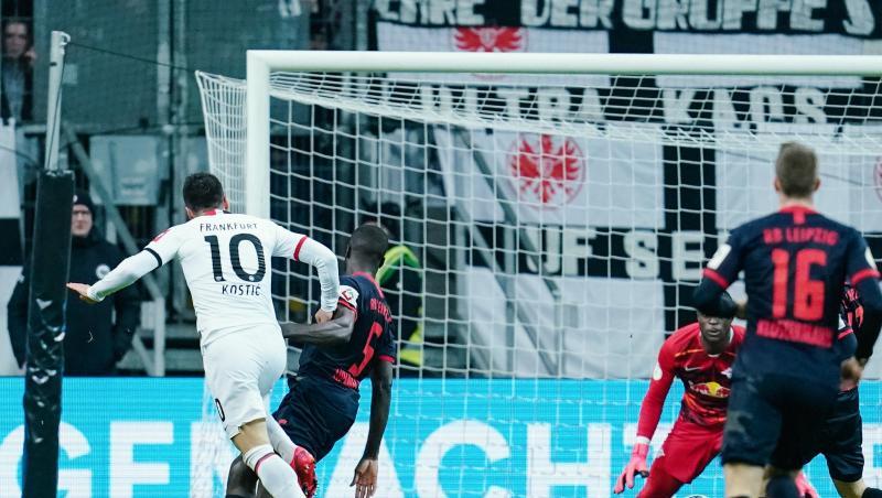 Matchwinner: Filip Kostic (l) erzielte zwei Tore beim Frankfurter Sieg gegen Leipzig. Matchwinner: Filip Kostic (l) erzielte zwei Tore beim Frankfurter Sieg gegen Leipzig.