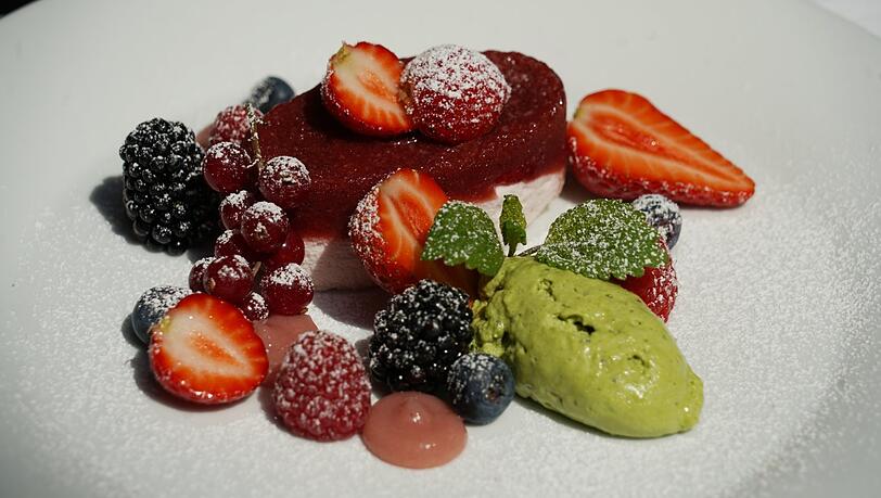 5. Gang: ERDBEERE & JOGHURT 5. Gang: ERDBEERE & JOGHURT