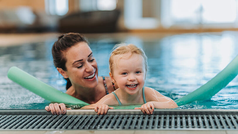 Erste Schwimmerfahrungen in sicherer Umgebung. Erste Schwimmerfahrungen in sicherer Umgebung.