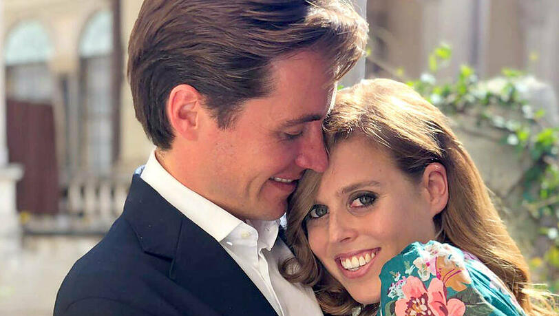 Prinzessin Beatrice und Edoardo Mapelli Mozzi wollten eigentlich bereits am 29. Mai in London heiraten, dann kam die Pandemie dazwischen. Prinzessin Beatrice und Edoardo Mapelli Mozzi wollten eigentlich bereits am 29. Mai in London heiraten, dann kam die Pandemie dazwischen.