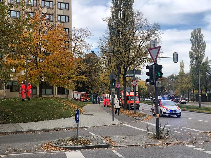Das Gebiet rund um den Unglücksort im Arabellapark ist weiträumig abgesperrt.