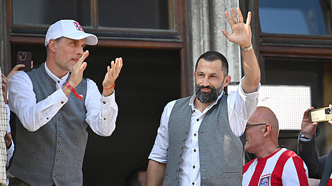 Ein letztes Mal: Hasan Salihamidzic (r.) feierte mit der Mannschaft am Sonntag die elfte Meisterschaft in Folge.