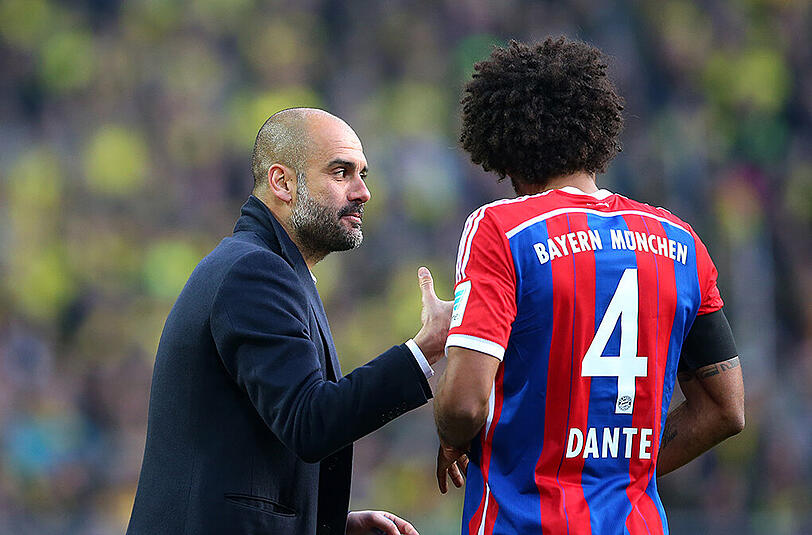 "Pep ist ein Weltklassetrainer." Dante (r.) rudert nach seiner Guardiola-Kritik zurück.