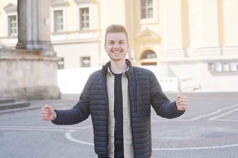 Benedikt Neidhart (21), Veranstaltungskaufmann:  "Meine Familie würde ich als Erstes besuchen &ndash; und dann zwei Geburtstage von Freunden nachfeiern.
Was auch noch ansteht: Im Juni will ich bei einem Zehn-Kilometer-Lauf mitmachen. Meine Hoffnung ist, dass die Corona-Krise als Chance genutzt wird, jetzt zu sehen, was wirklich wichtig ist im Leben &ndash; und dass danach der Zusammenhalt und das Miteinander gestärkt sind. Als Nebenjob arbeite ich in der Gastronomie und als Fußballtrainer. Ich hoffe, dem baldmöglichst wieder nachgehen zu können. Momentan gehe ich viel joggen und freue mich darauf, wieder im Fitness-Studio zu trainieren. Außerdem wünsche ich mir, mit Freunden einen ausgiebigen Frühstücksbrunch im Café Königin in der Veterinärstraße genießen zu können."