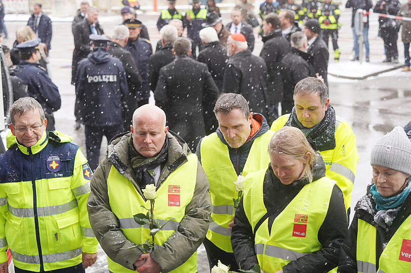 v.l bei Gedenken am Tatort:. Christian Vorländer (2.v.l), Gerhard Ried und Simone Burger   am Freitag 14.02.2025