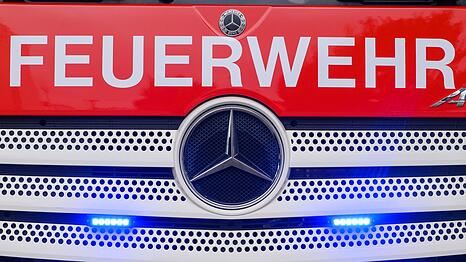 Elf Bewohner wurden laut Feuerwehr vorsorglich vom Rettungsdienst untersucht. (Symbolbild)