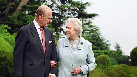 Ein Herz und eine Seele - und eine Krone: Queen Elizabeth II. und Prinz Philip († 99), Herzog von Edinburgh, im Jahr 2007.