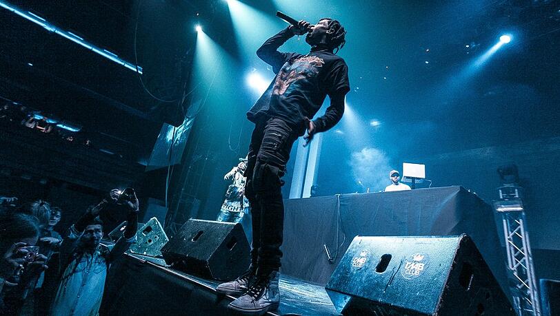 Travis Scott auf der Bühne.