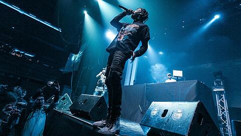 Travis Scott auf der Bühne.