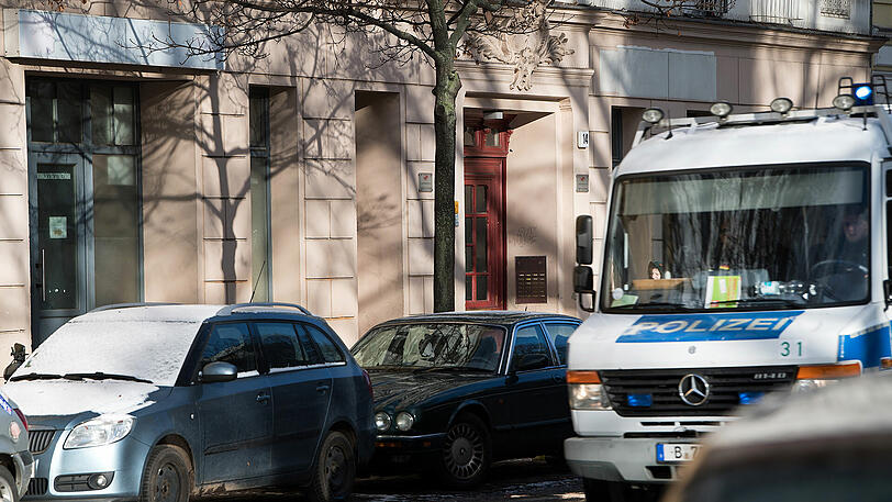 Nach Informationen der "Bild" wurde auch die "Fussilet"-Moschee in Berlin-Moabit durchsucht, wo die Männer verkehrt haben sollen.
