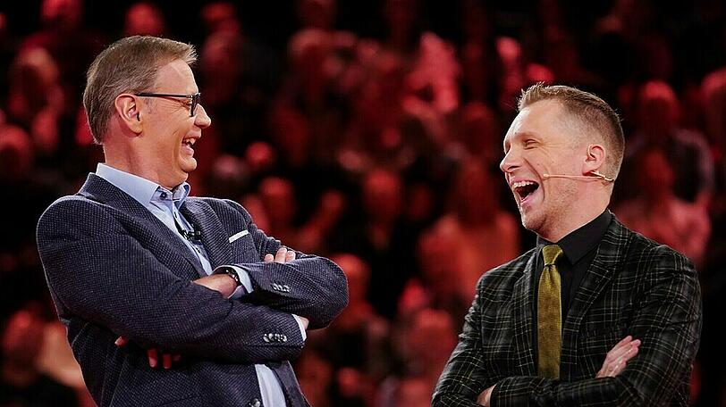 "Bin ich schlauer als Oliver Pocher?": Günther Jauch (l.) fühlt Comedian Oliver Pocher auf den Zahn