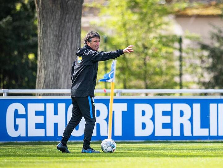 Bruno Labbadia feiert im Berliner Derby gegen Union sein Heim-Debüt als Hertha-Coach.