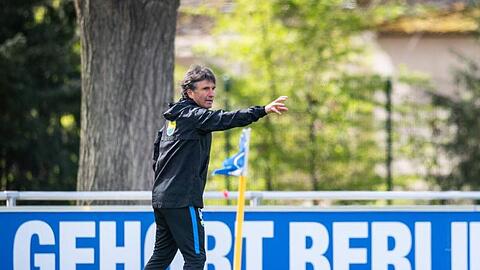 Bruno Labbadia feiert im Berliner Derby gegen Union sein Heim-Debüt als Hertha-Coach.