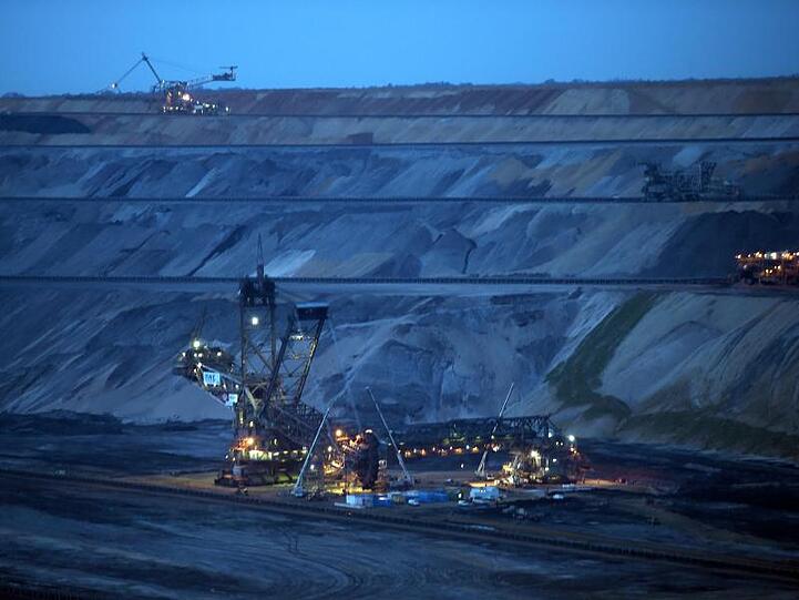 Braunkohlebagger arbeiten im Tagebau Garzweiler II. Wirtschaftsminister Altmaier hat einen Gesetzentwurf für den Strukturwandel in Kohleregionen vorgelegt.