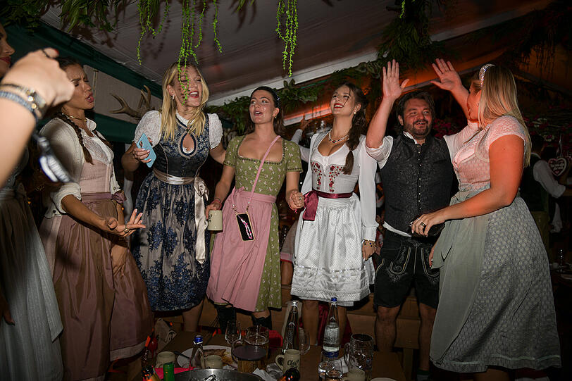 Die Promis feierten die "Koa Wiesn" am Tegernsee.