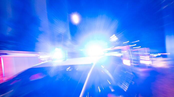 Die Polizei spricht von äußerst gefährlichen Fahrmanövern bei der Flucht. (Symbolbild)